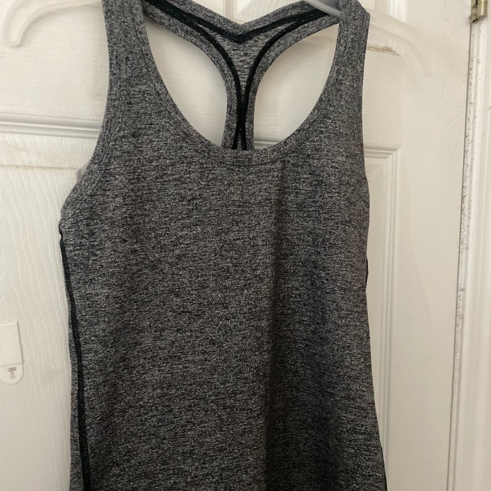 Lululemon Tank Top // Condition: very good